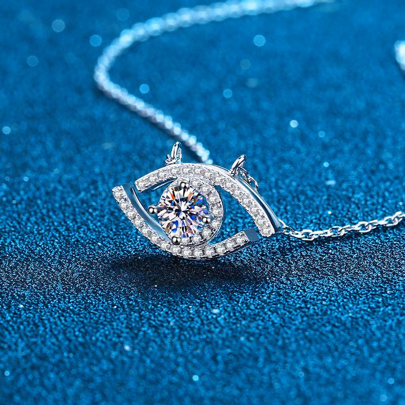 Platinum-plated sterling silver moissanite diamond pendant necklace