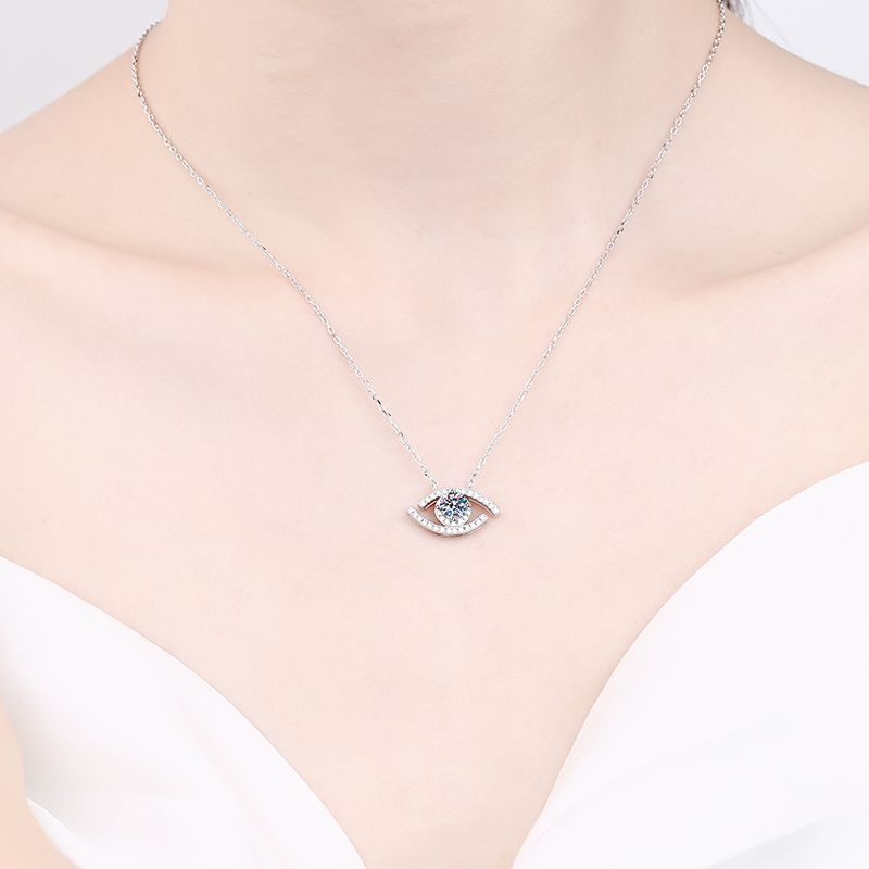 Platinum-plated sterling silver moissanite diamond pendant necklace